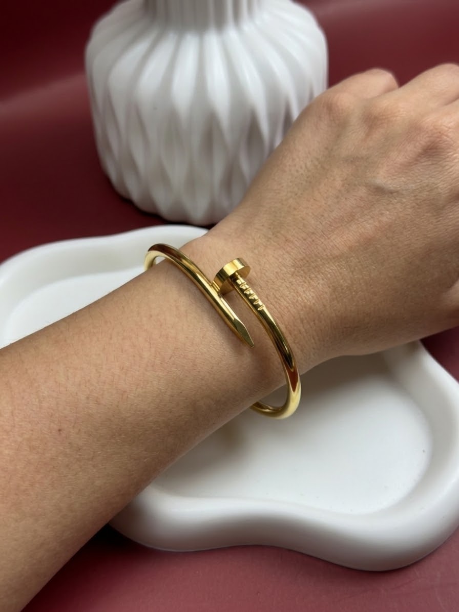 Clavo Bangle